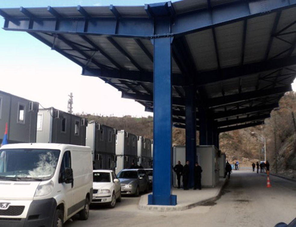 Od četvrtka na Kosovu <span style='color:red;'><b>blaže mere</b></span>, još se čeka otvaranje prelaza
